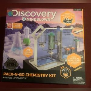New in box Discovery Mindblow STEM chemistry set 30 different experiments